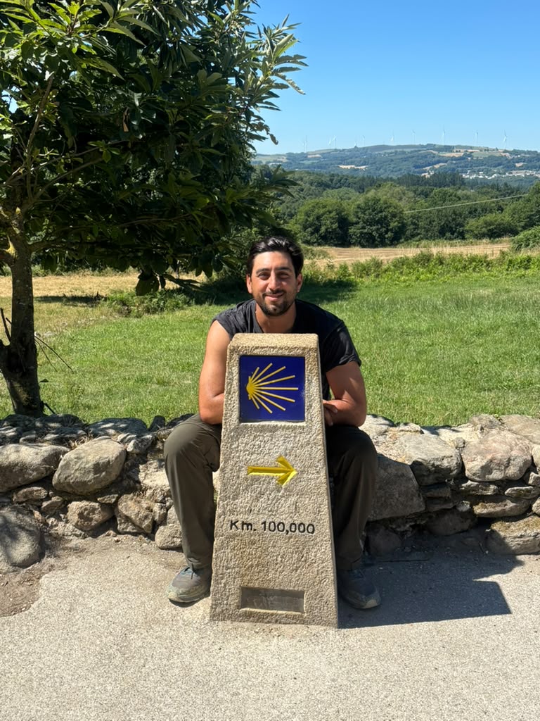 Frankie beside the Camino's 100 km marker